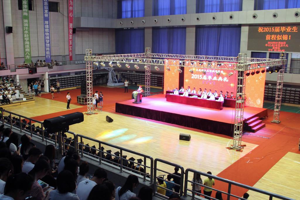 日本五级片
隆重举行2015届毕业生毕业典礼