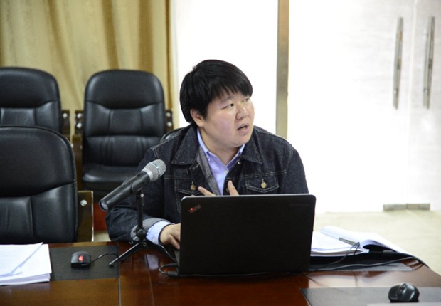 组委会工作人员汇报竞赛细则和组织情况
